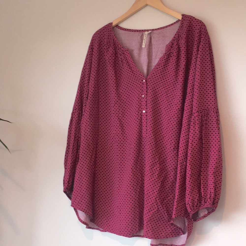 NWOT! GRAND & GREENE magenta pink and black blouse. Rhinestone buttons. Size 2X